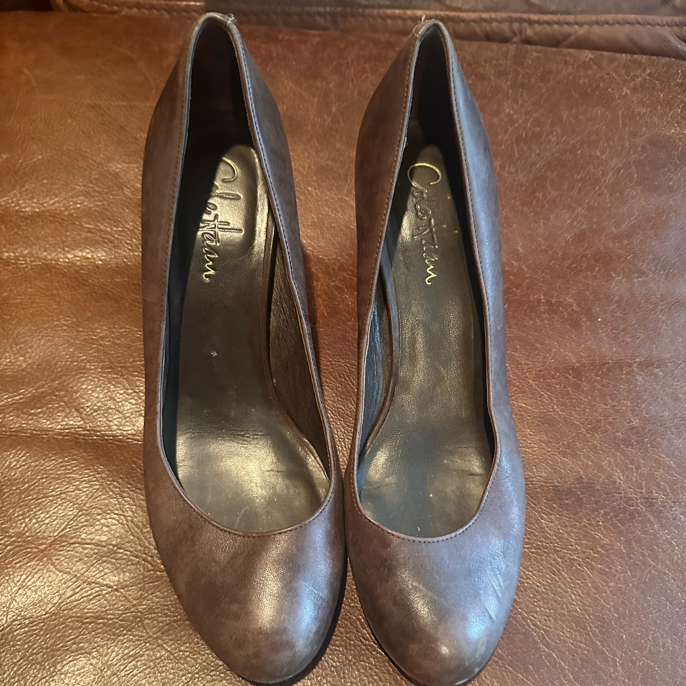 Cole Haan Brown heels with Classic Design